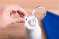 106772c-01 Butelka 580ml i słuchawki bluetooth